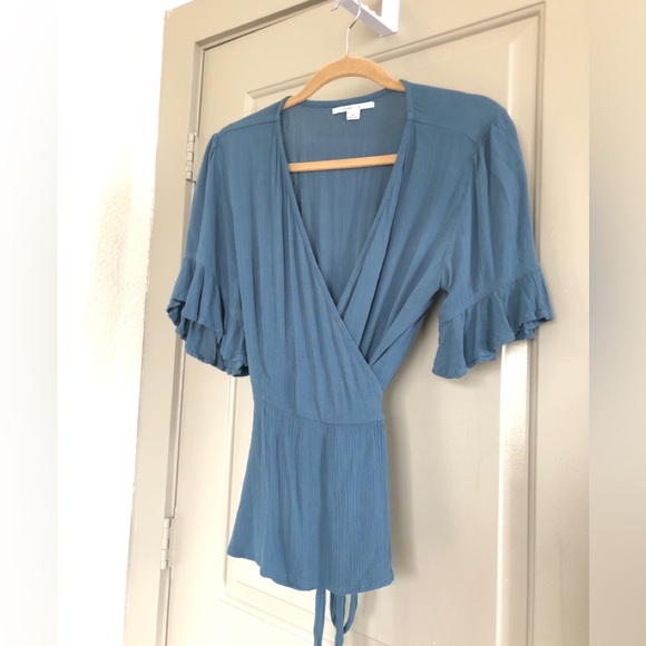 🌷O’Neill Summer Peplum Wrap Top Super Cute - Picture 4 of 8